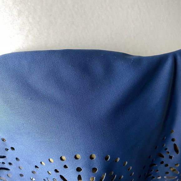 Ninety Six Degrees Strapless Flounce Eyelet Bikini Top Gold Metallic Large Blue - Picture 2 of 12